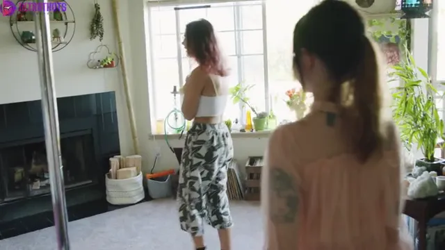 Rita Stark and Fiona Sprouts – Ritas First Lesbian Sextape