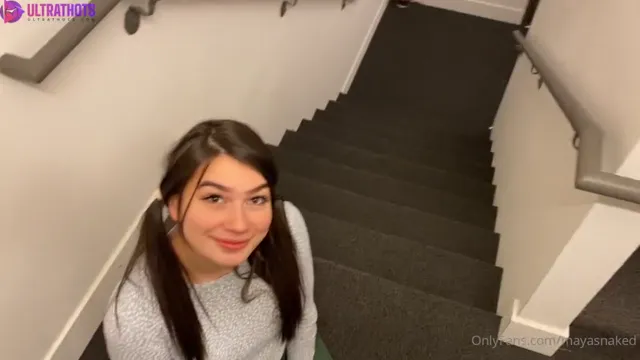 Mayasnaked Blowjob In The Hotel Hallway