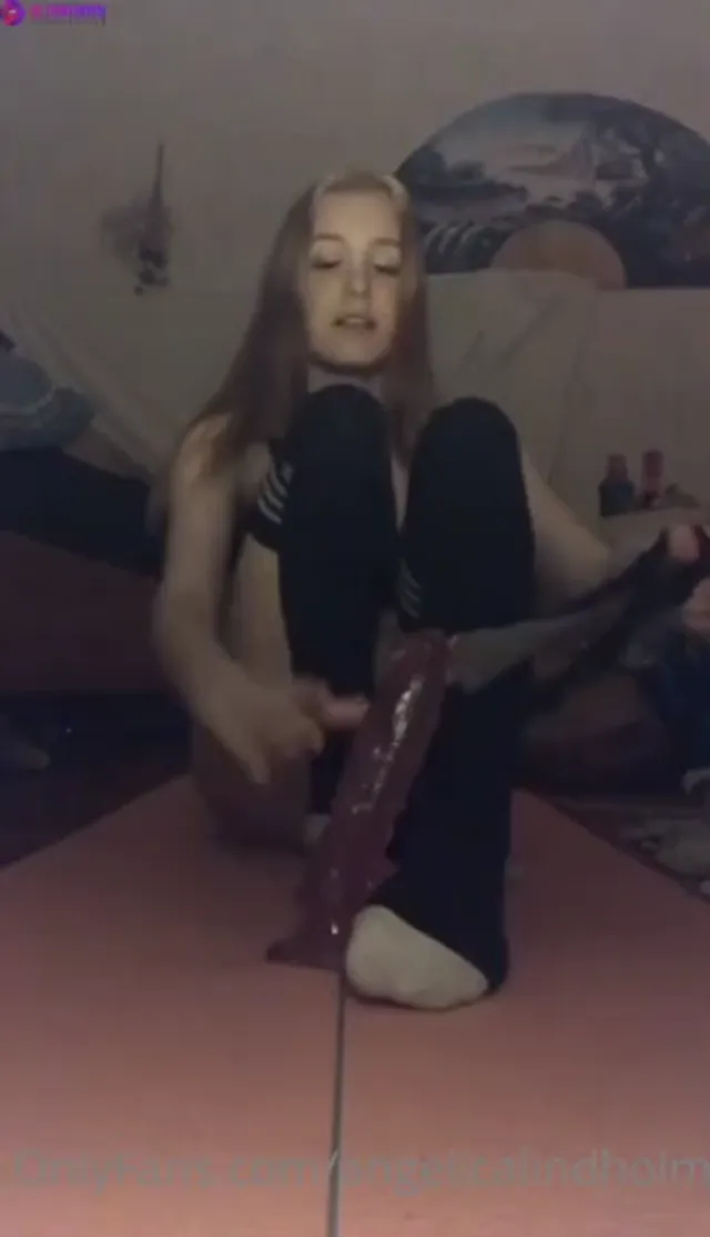 Angelica Lindholm hard dildo masturbation on the floor