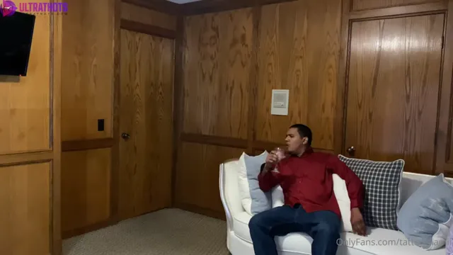 Tattedmamii Gets Hardcore Fuck On The Couch