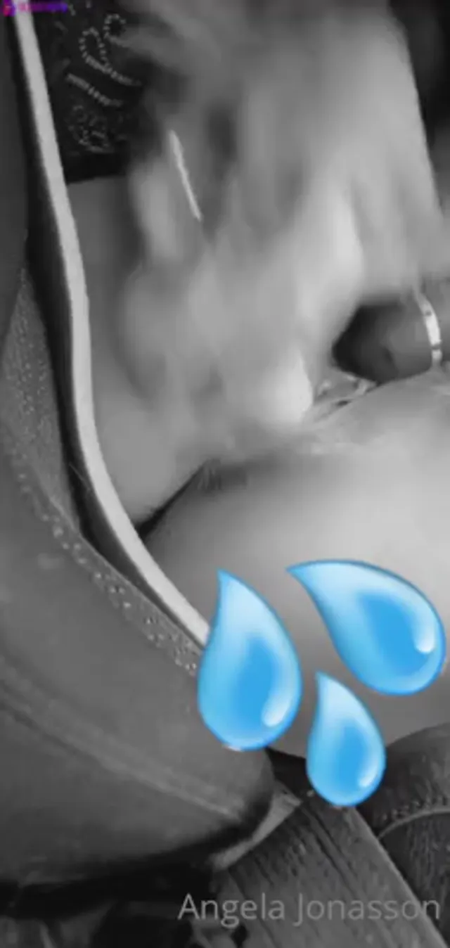 Angela Jonasson dildo and squirt in car