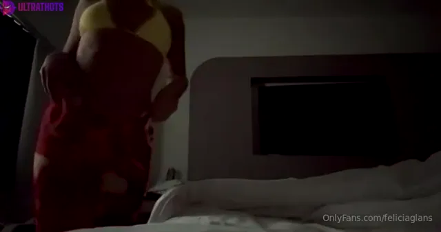 Felicia Glands fingers pussy