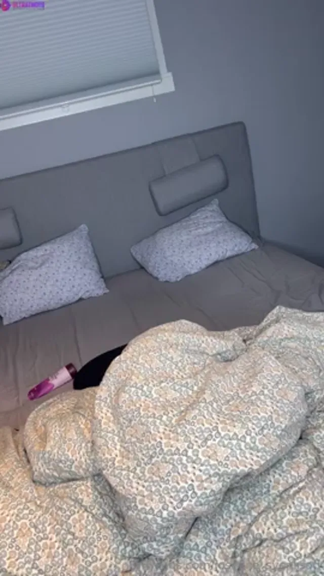 Josefin Svensson dildo fuck in bed