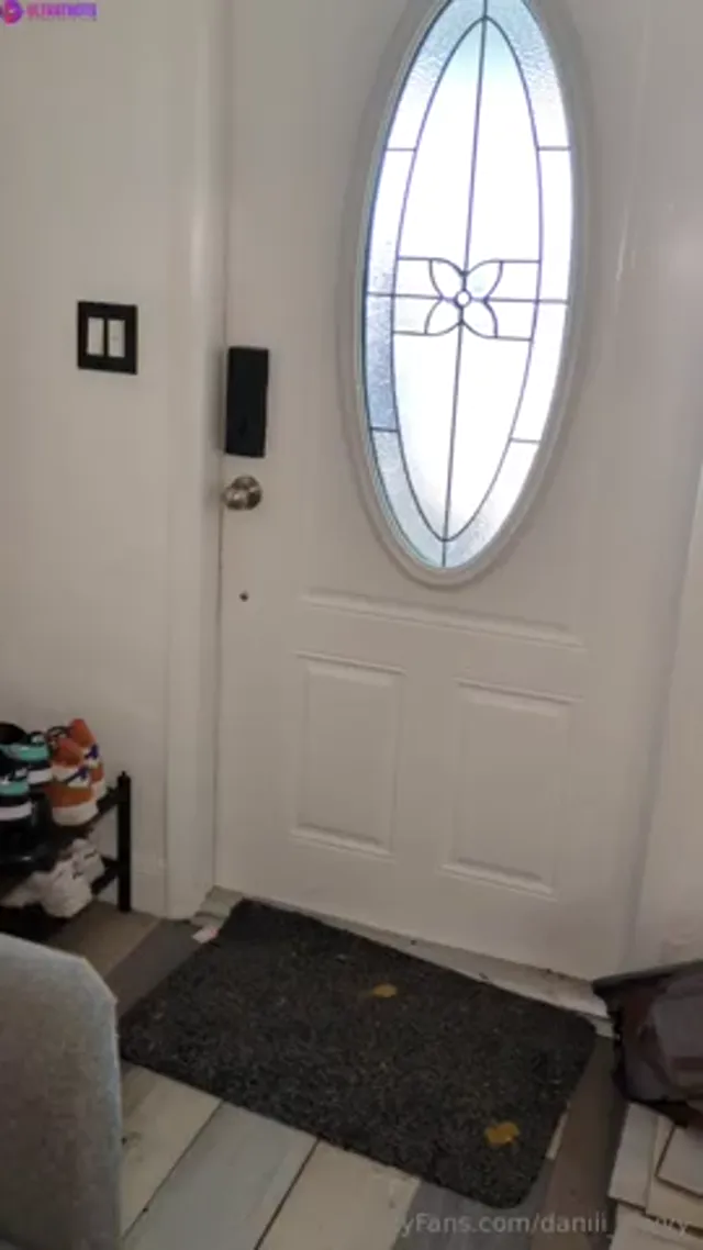 Dani Sky – Delivery Girl Gets Rough Pounding