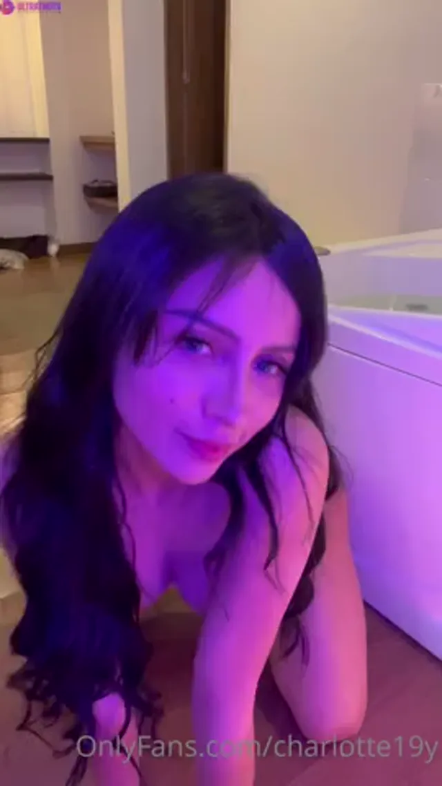 Charlotte19y – Exclusive Dildo Fucking Video