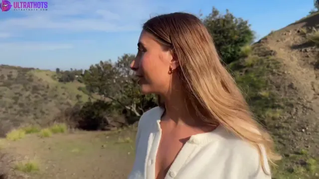Lillian Phillips – Risky Outdoor Sextape in POV