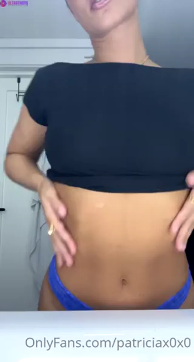 Patriciax0x0 flashing