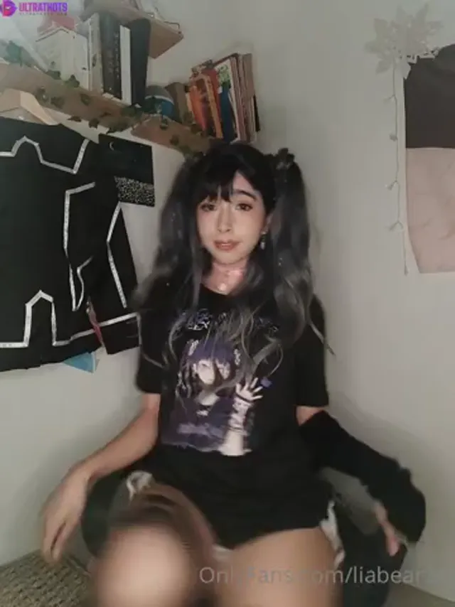 LiaBear Flashing Pussy On The Chair