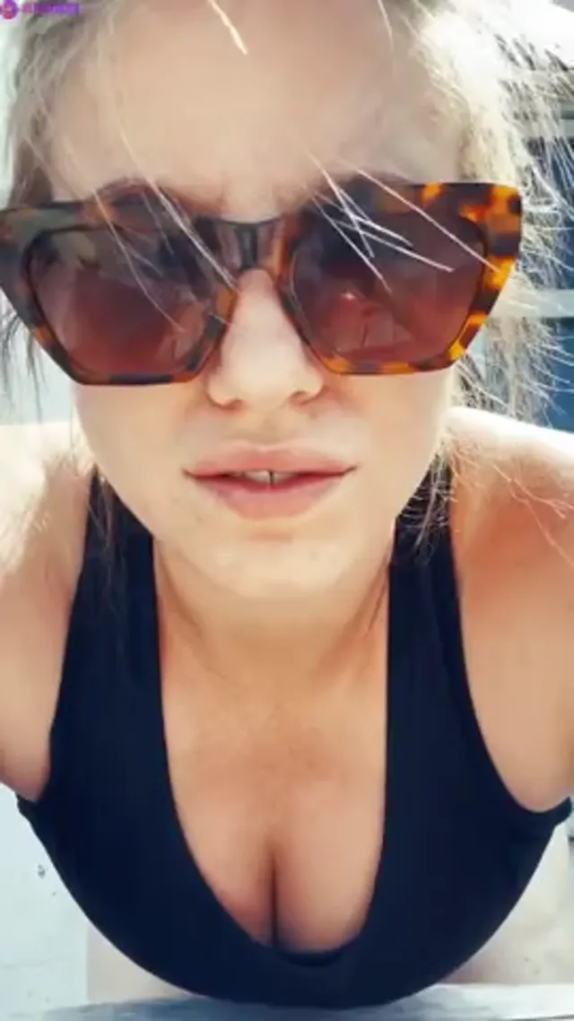 Rosa Josefin – I let the Mover Fuck me Quick and Hard