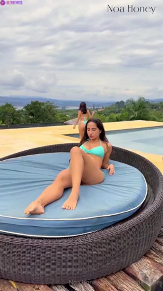 Karol Rosado And Noa Honey – Poolside Lesbian Pussy Licking