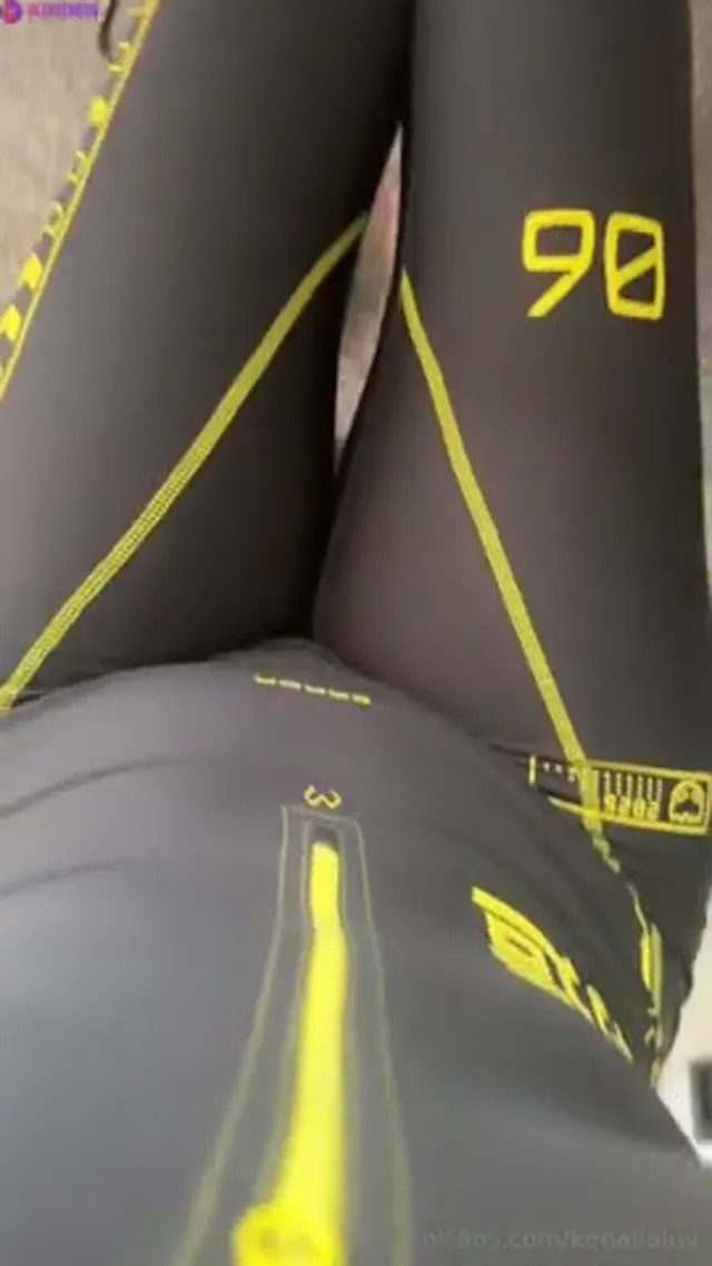 Kenalialuv – Masturbating Pussy With Toys in Female POV