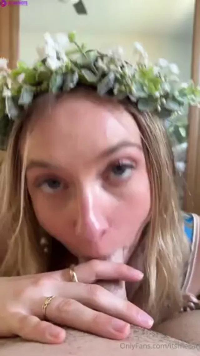 Itsmecat – Perfect Fucking in Medieval Gown Outfit