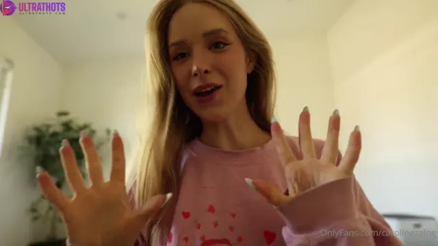 Caroline Zalog – Clothing Haul in Close Up View