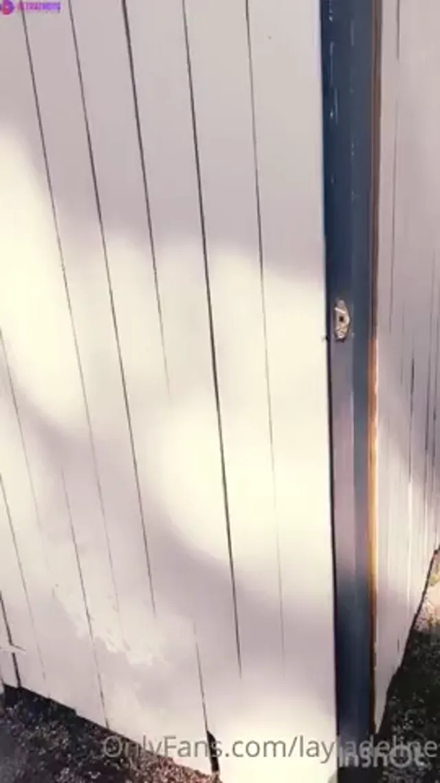 Layladeline – Standing Doggystyle Sex Outdoors