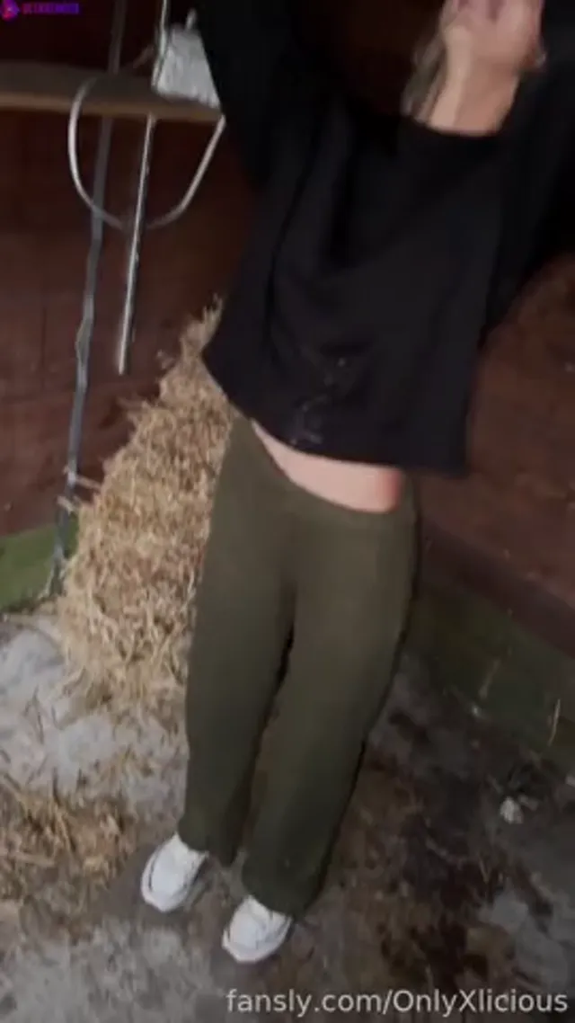 Onlyxlicious – Sneaky Sextape Outdoors