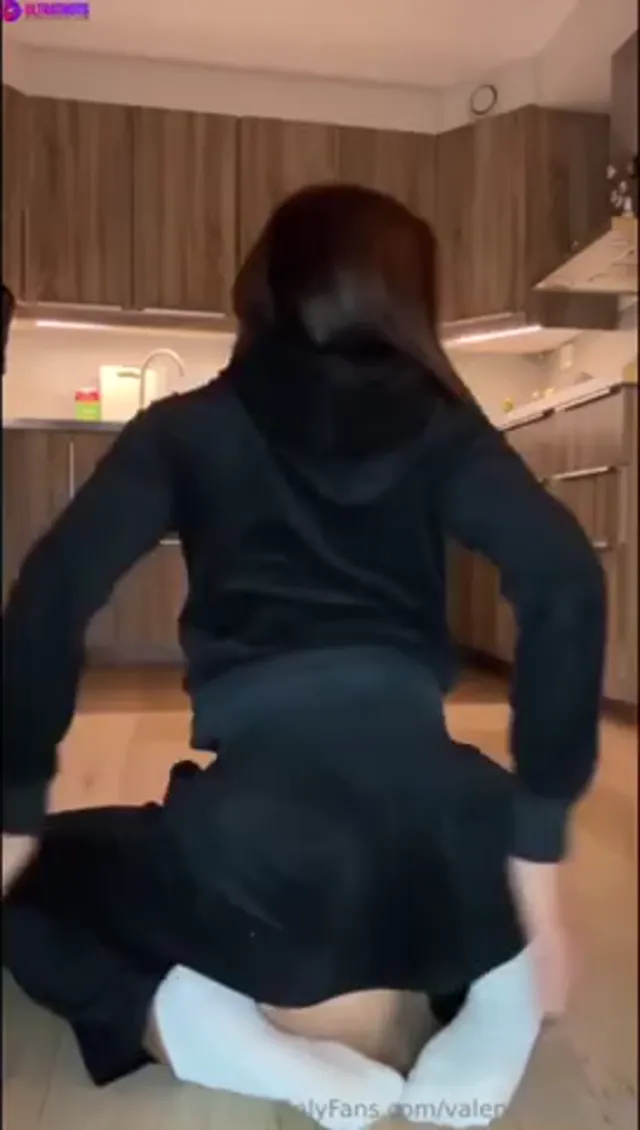 Norwegian Valentina Fast Dildo Fucking in Kitchen