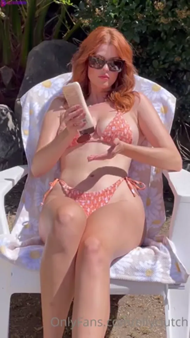 Elly Clutch Tanning Outside Ends Up With Hot Sex