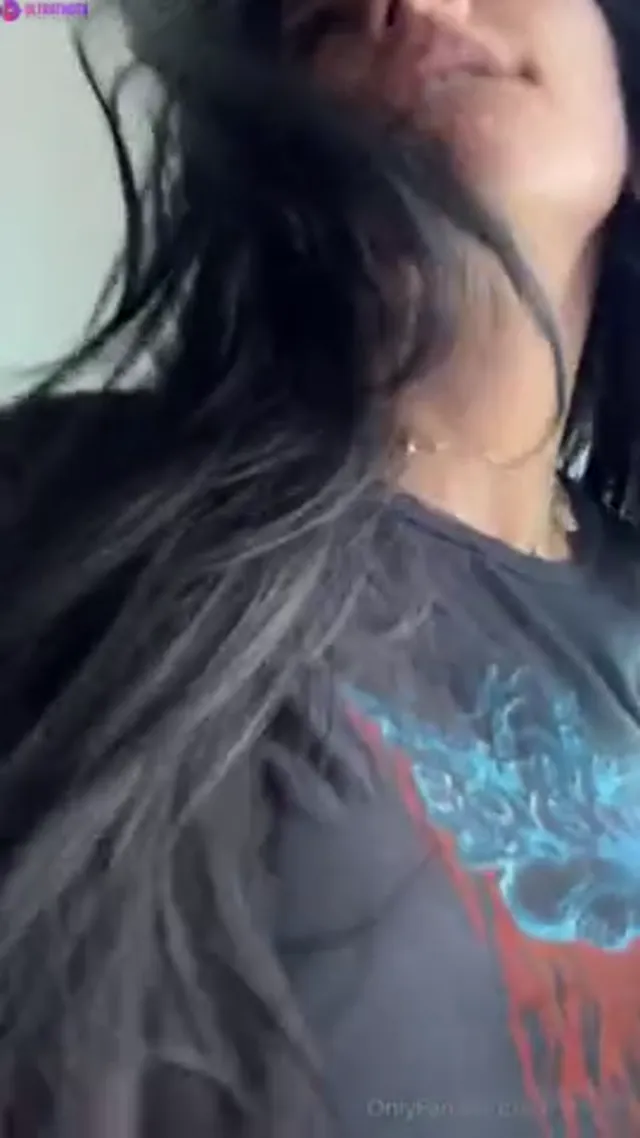 Mia Khalifa – 26min Long Morning Livestream