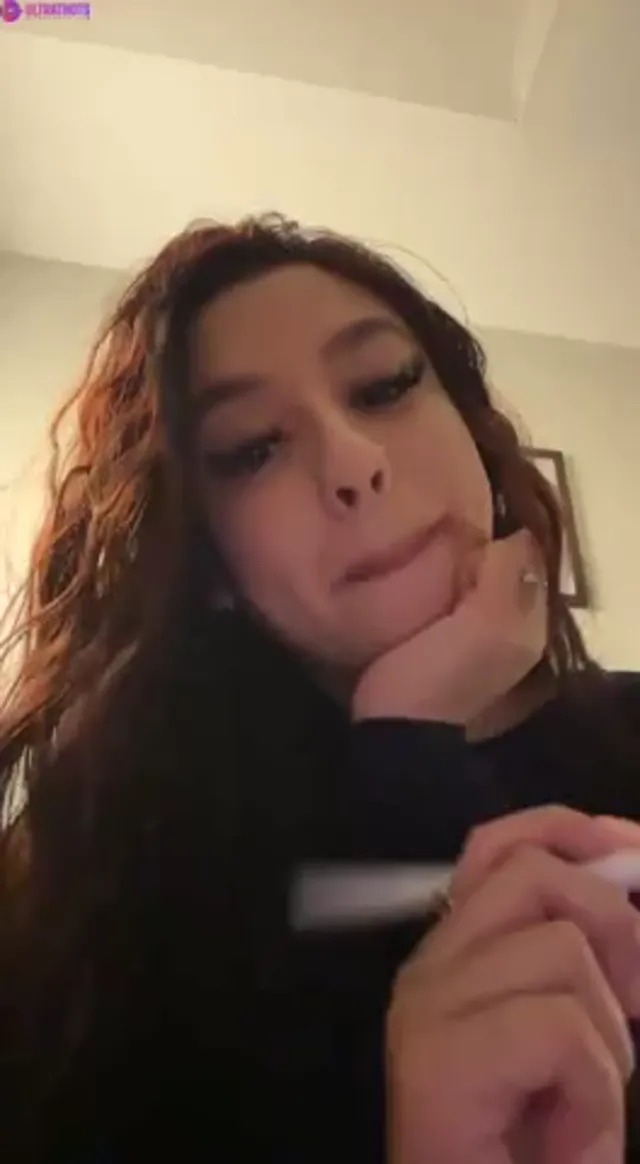 Sariixo Being Naughty on Livestream