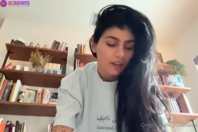 Mia Khalifa – Try On Haul Livestream