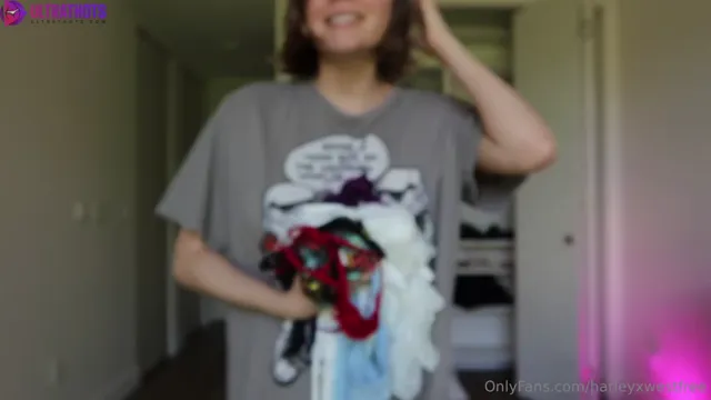 Harley West – Professional Camera Try On Haul Squirt