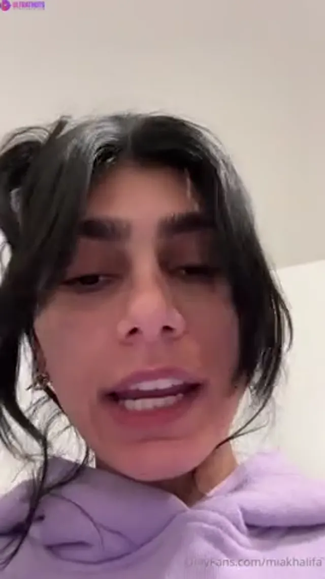 Mia Khalifa – Morning Striptease Livestream