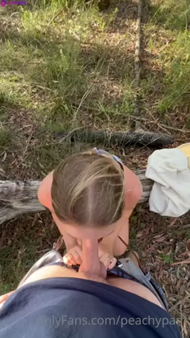 PeachyPam Giving a Risky Blowjob in Public