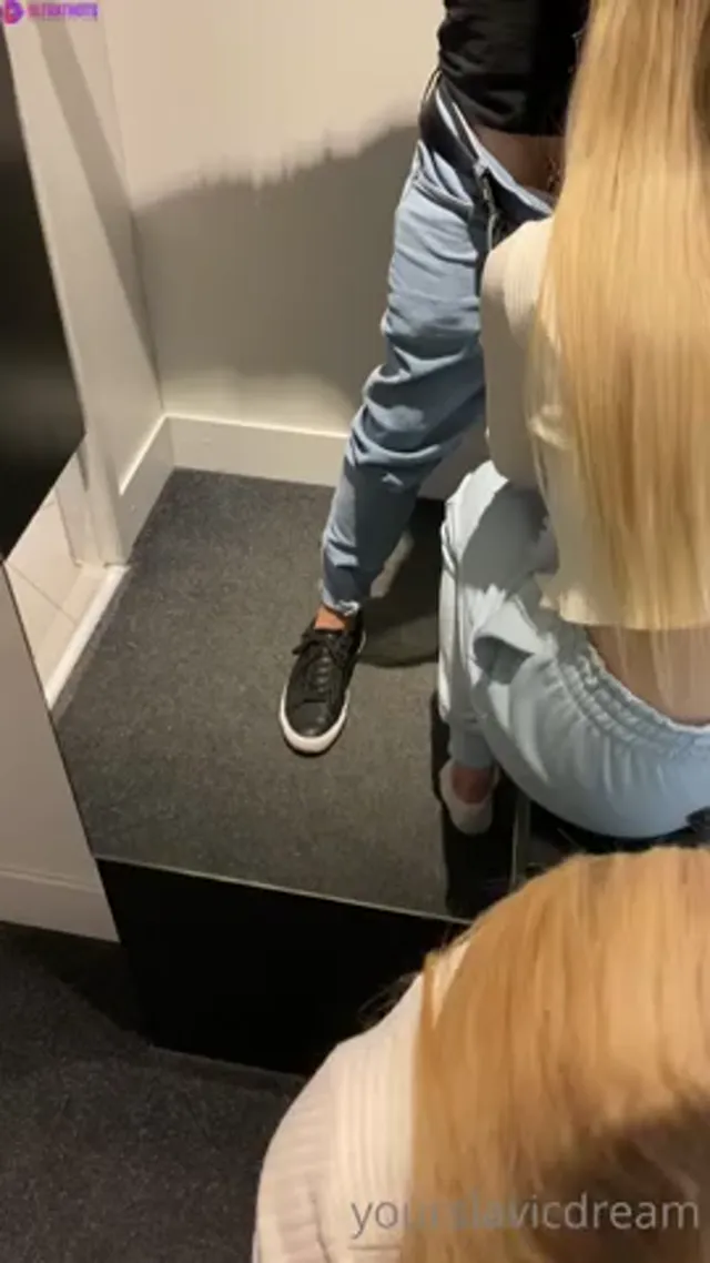 Powderyrose Giving Blowjob in Public Changing room