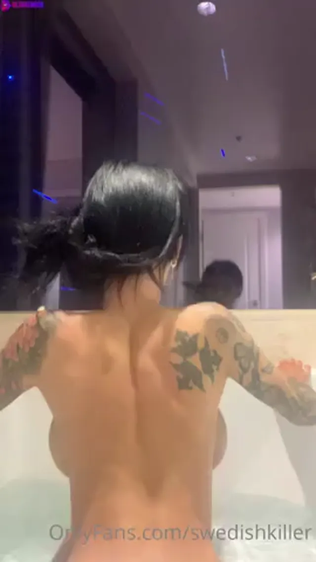 Swedishkiller Twerking Her Big Tight Sexy Ass In Bathtub