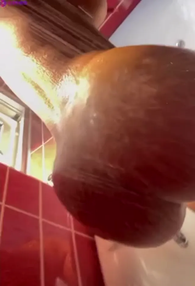 Denice Melinn shower