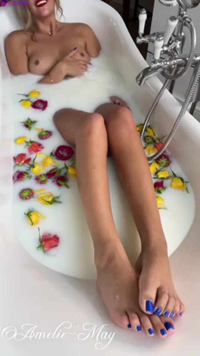 Amelie May In The Bathtub