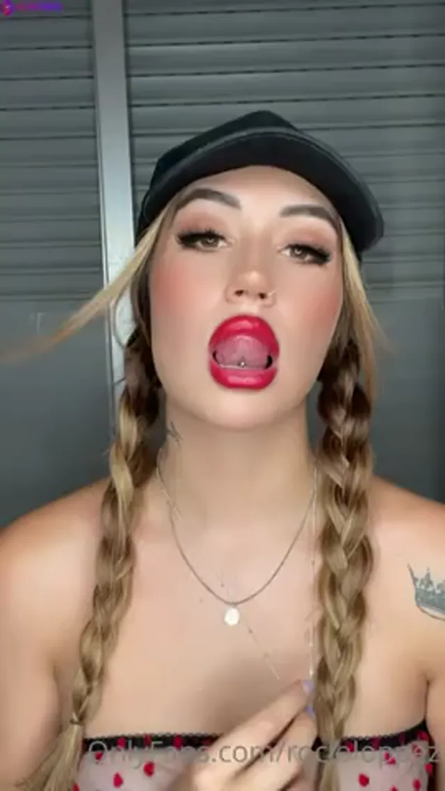 RocioLoppez – Sexy Striptease And Flashing Pussy PPV