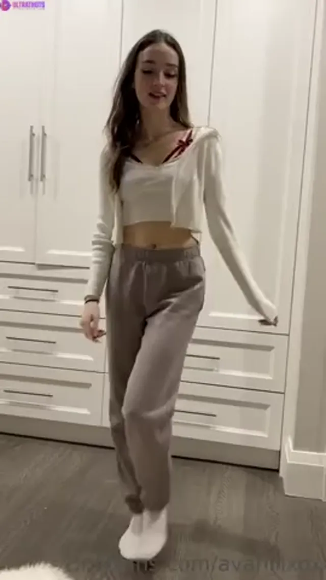 Lola Moon – Blowjob And Riding Cock in POV