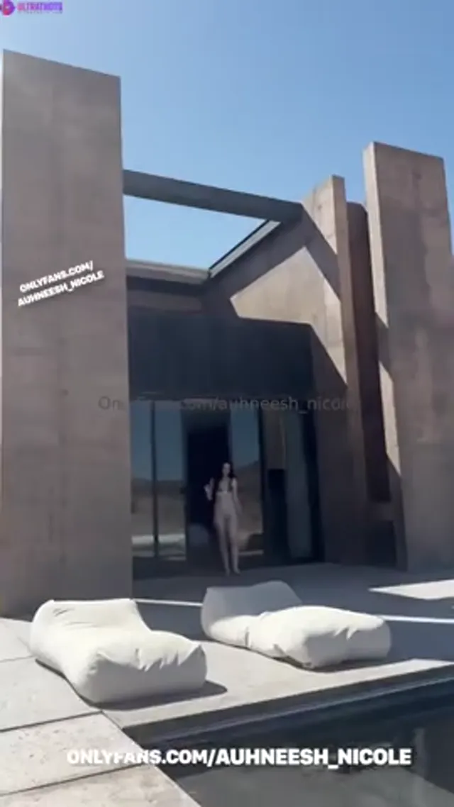 Auhneesh Nicole Gets Fucked Hard in Public Desert