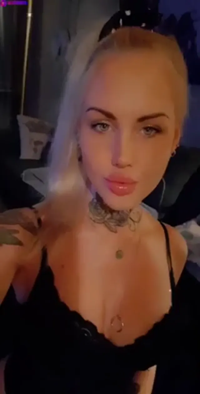 Swedish Babe Moniz Hot Dildo Blowjob