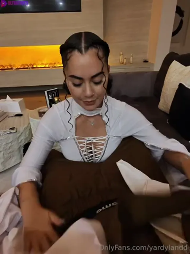 Jadeteen – Hotel Room Service Sextape