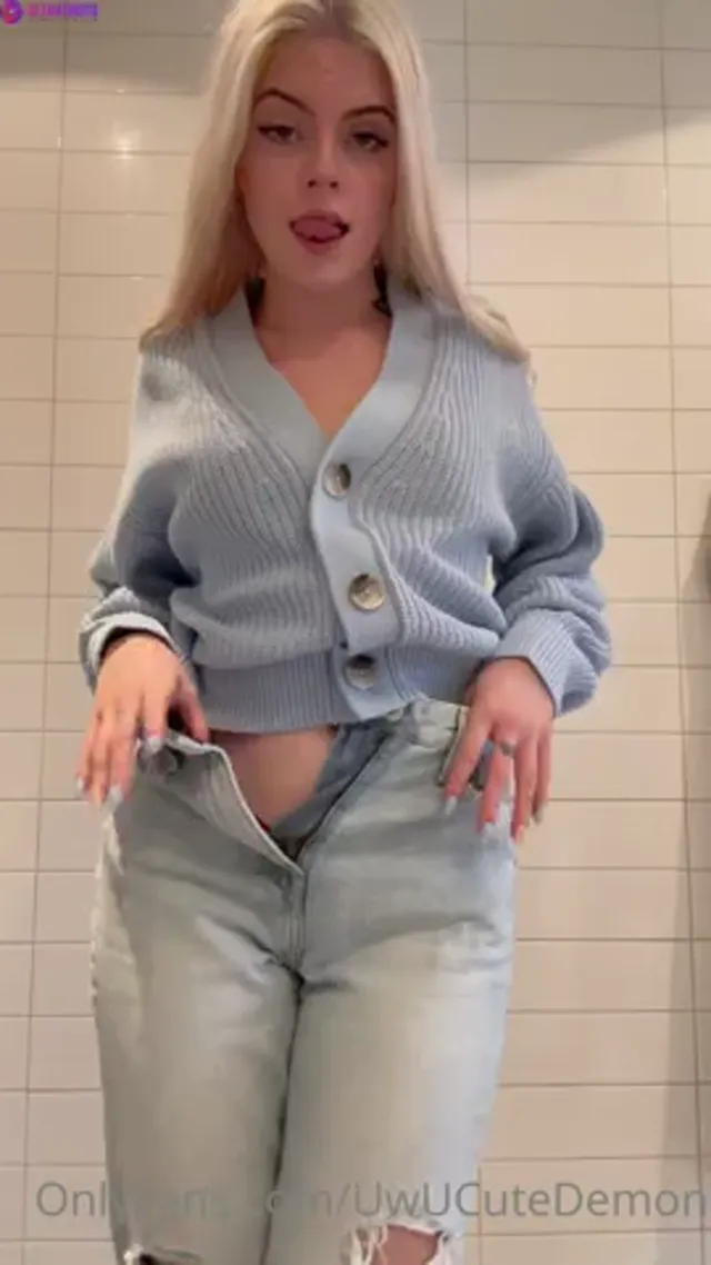 Swedish Cutedemon stripping