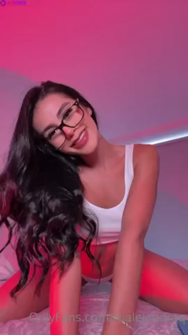 Malejandraq – Slutty Nerdy Girl Fucking her Dildo like a Pornstar