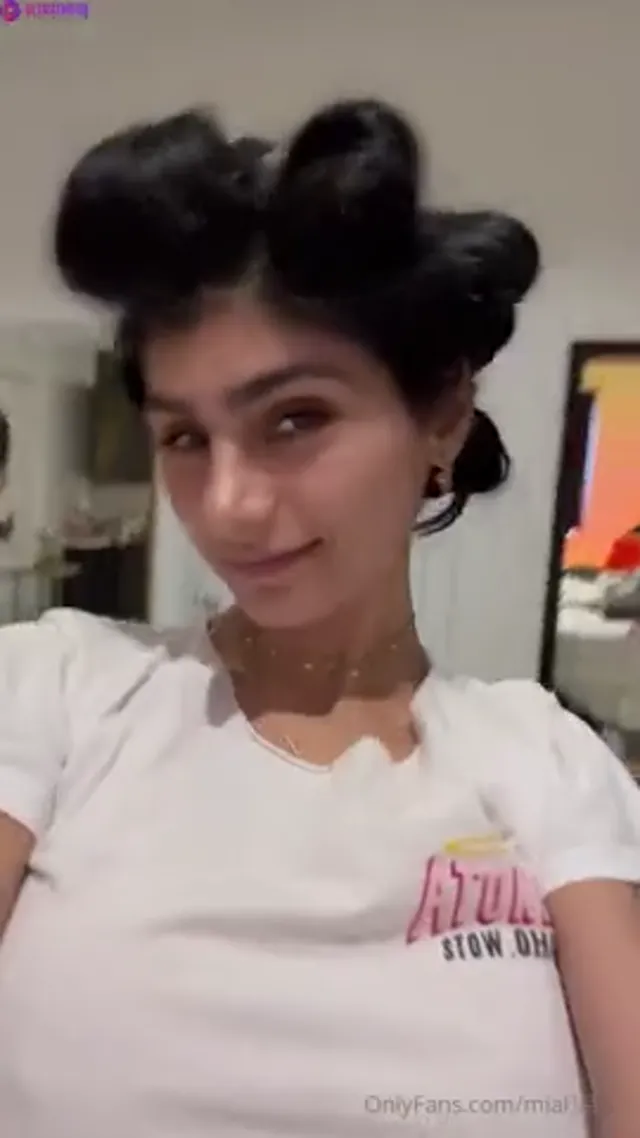 Mia Khalifa – Night Out Livestream