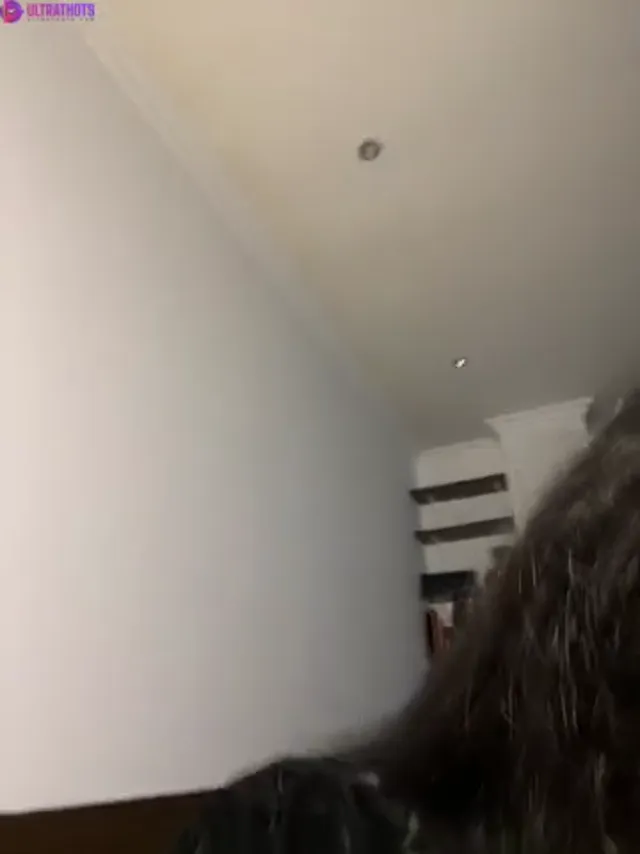 Wet Bunny Fisting Her Tight Pussy On Livestream