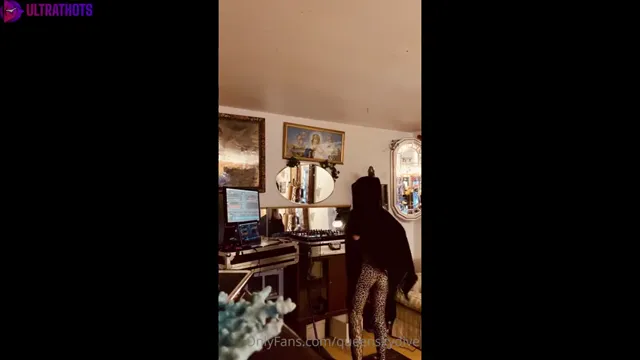 Norwegian Queenskydive Dance