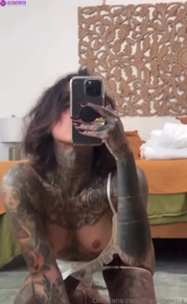 Swedish Thecleopetra fully naked