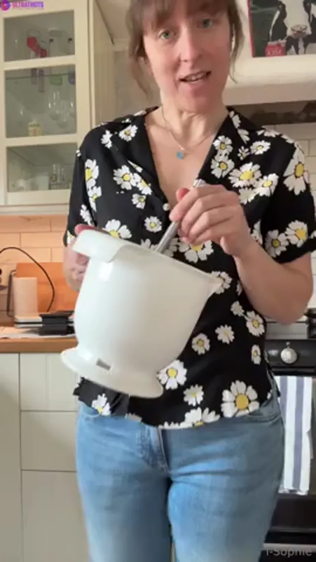 Swedish I-sophie cooking food naked