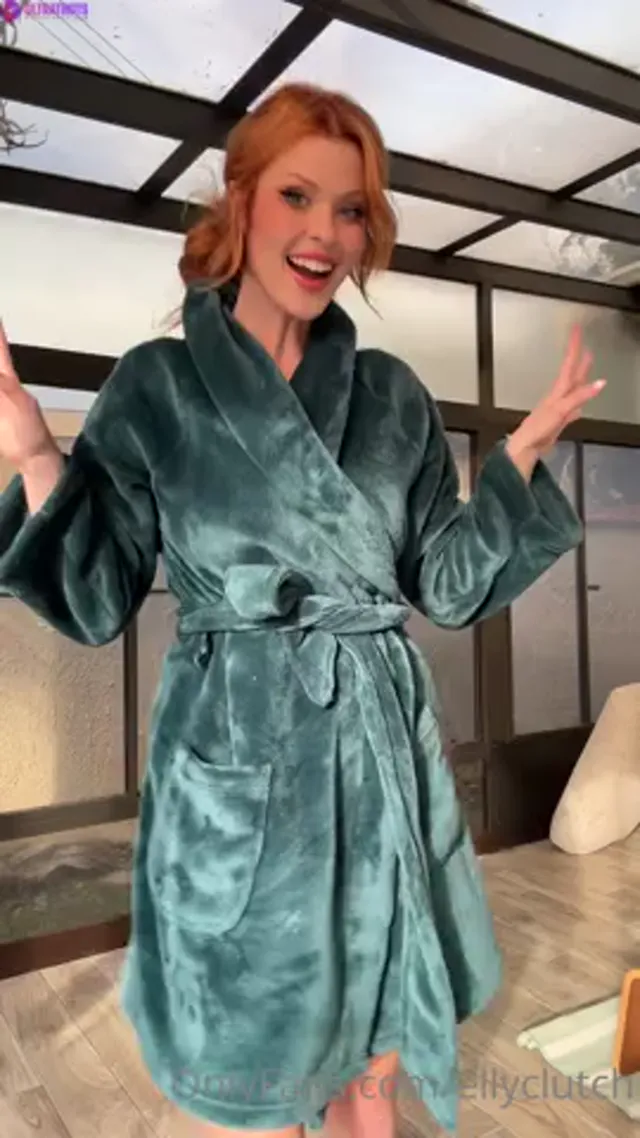 Elly Clutch Filming Herself Switching Clothes