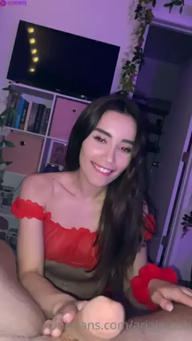 Aria Lee Gets a Huge Cumshot in her Mouth