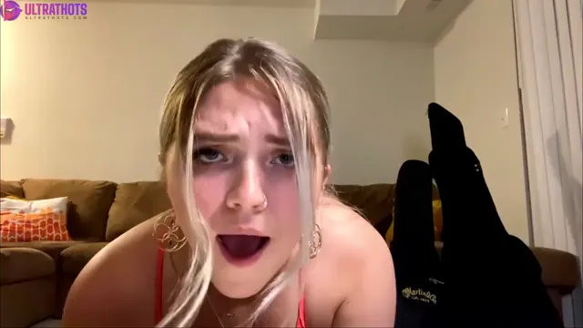 Angie Faith – Oiled Big Tits Fucks Dildo