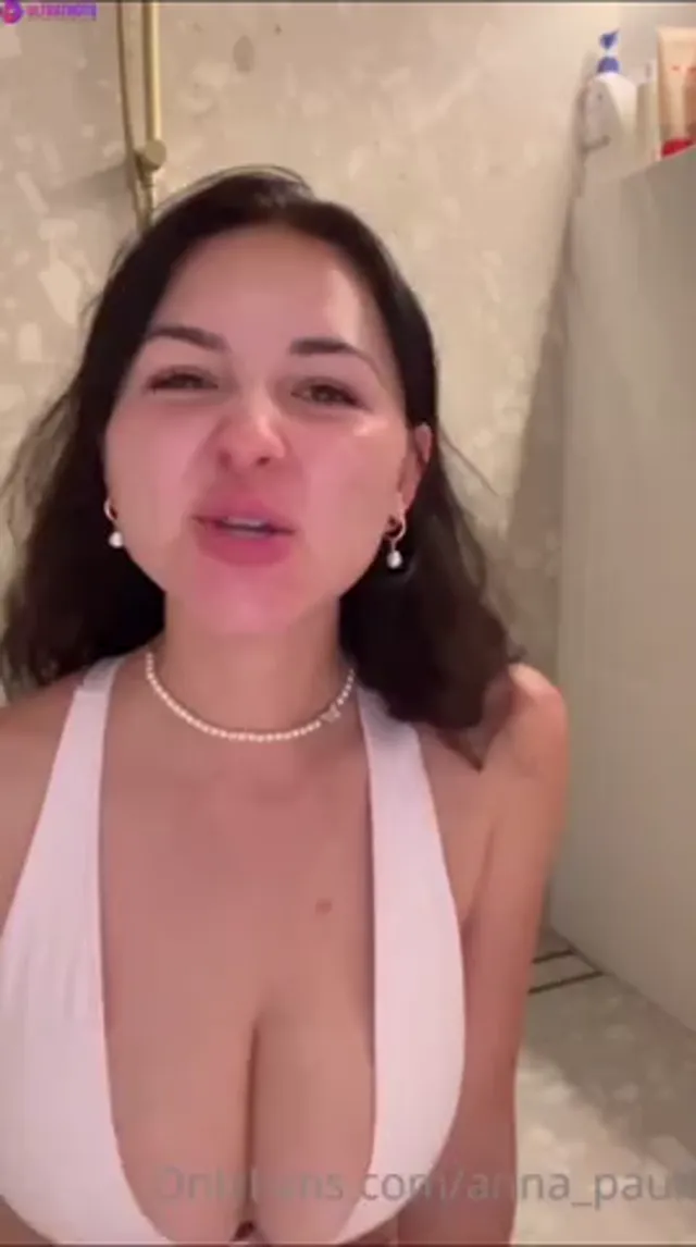 Australian Anna Paul Talking And Dildo Play in Shower