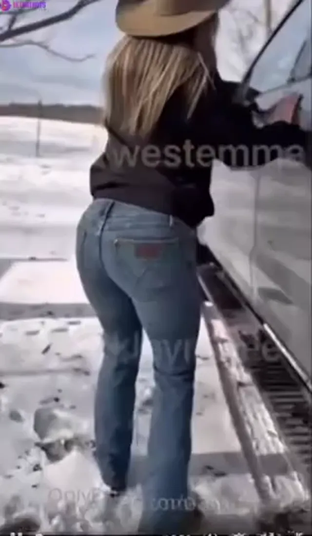 Midwestemma Teen Lesbian Fuck In Back Seat