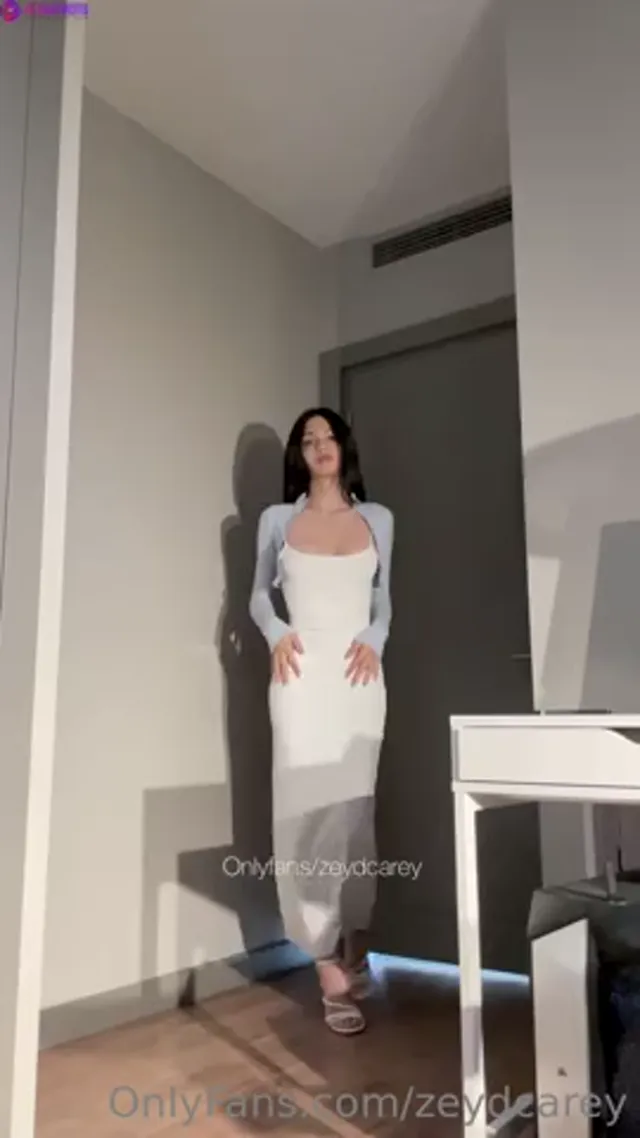 Zeydcarey Masturbates In High Heels With Dildo