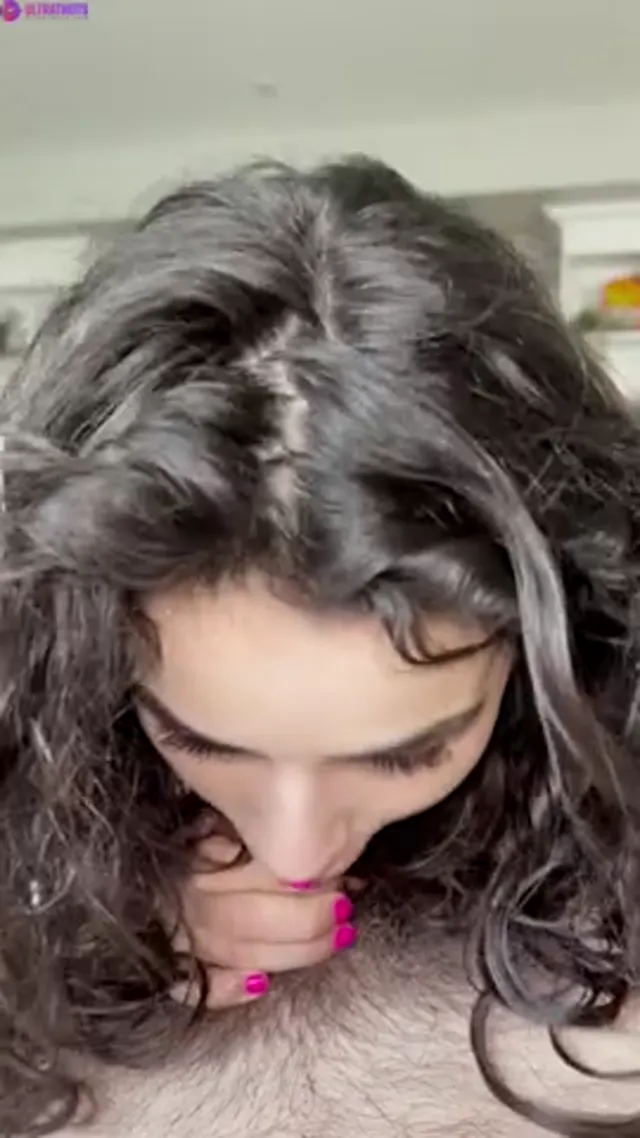 Jameliz Giving Perfect Sloppy Top in Close Up